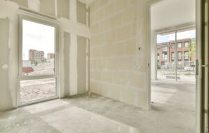 Korzyści i wady kupna mieszkania na etapie surowym - co warto wiedzieć?